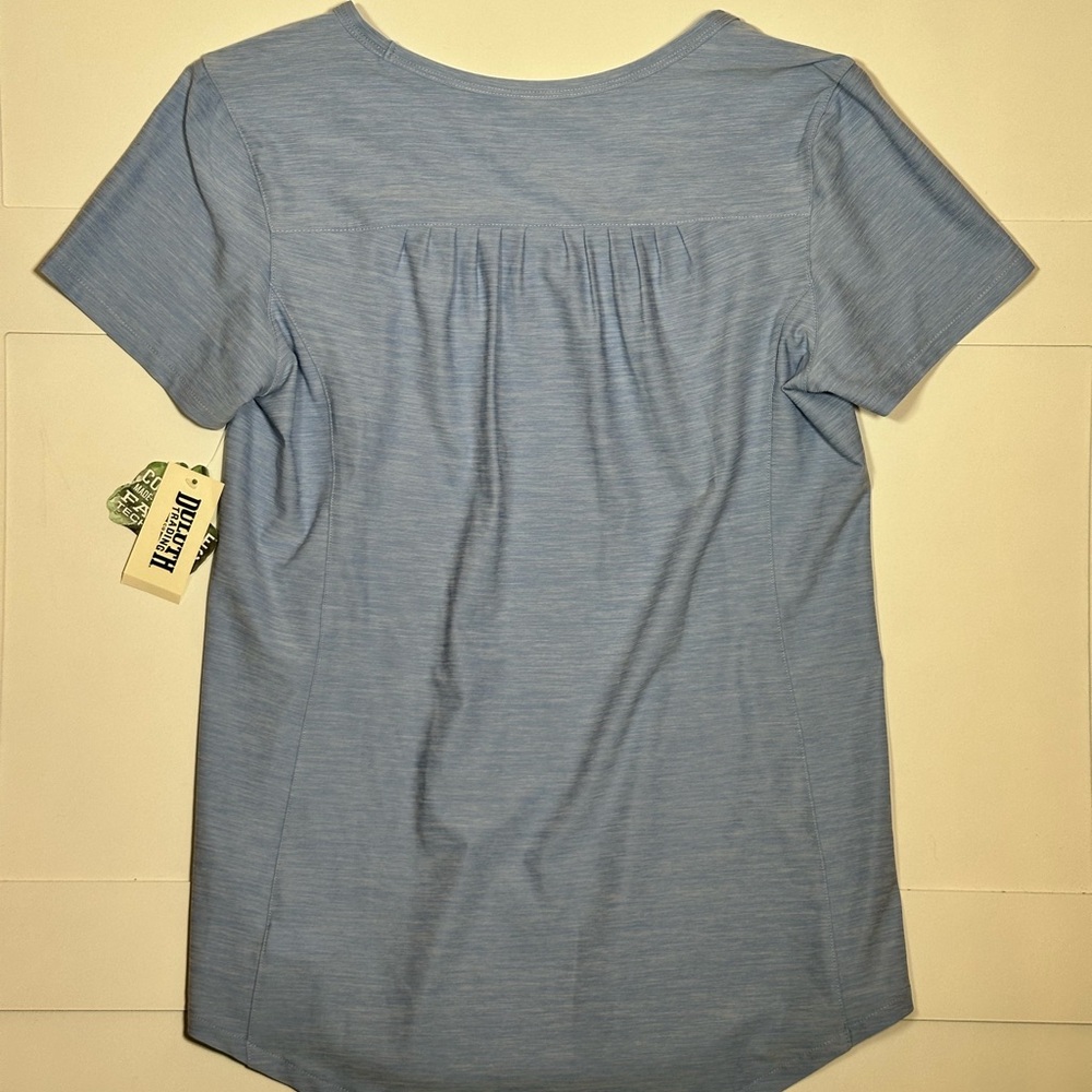 NWT Duluth Trading Co Women’s Light Blue Short Sleeve V-Neck Active Tee Size XS - Picture 8 of 8